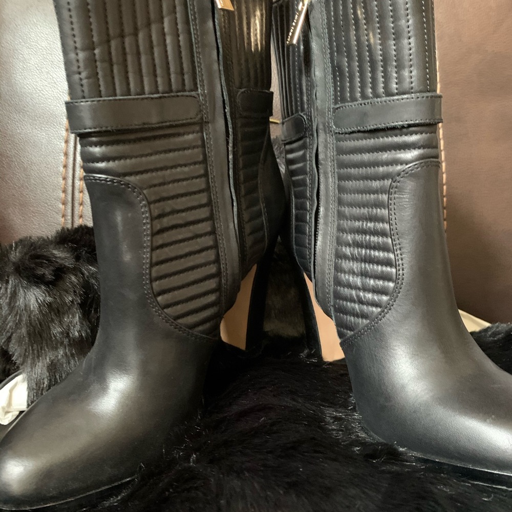 Black boot - Picture 2 of 2